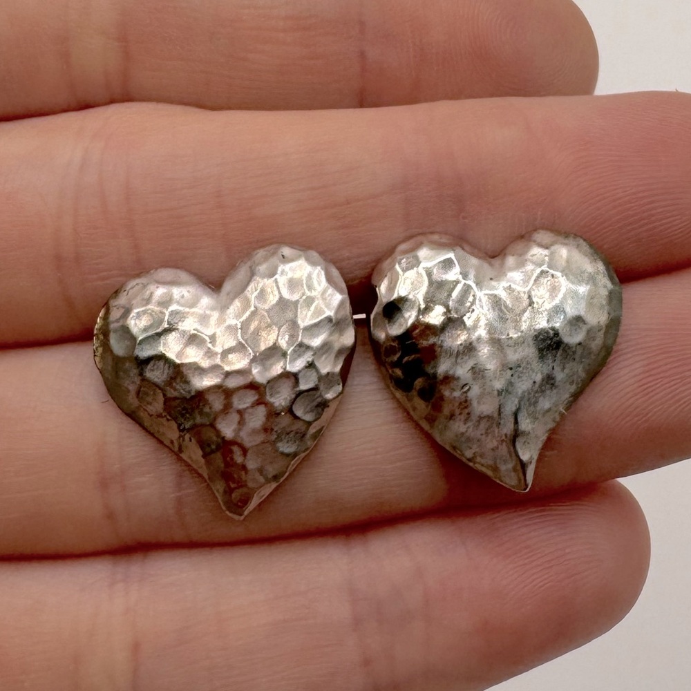 AVON Vintage Precious Hearts Hammered Heart Earrings